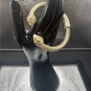 Elegant Gold Twisted Bracelet